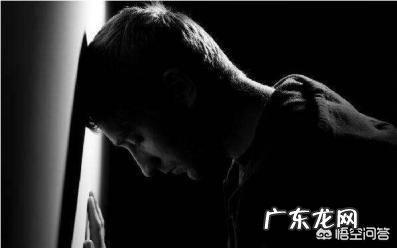 请问下抑郁的人有什么特征表现？