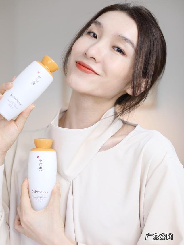 皮肤暗黄,干燥用什么护肤品好呀