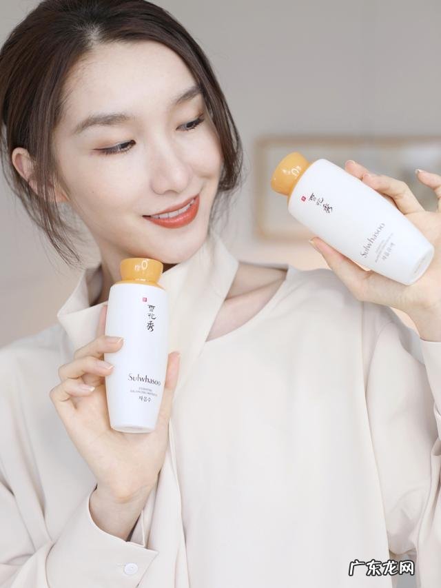 皮肤暗黄,干燥用什么护肤品好呀