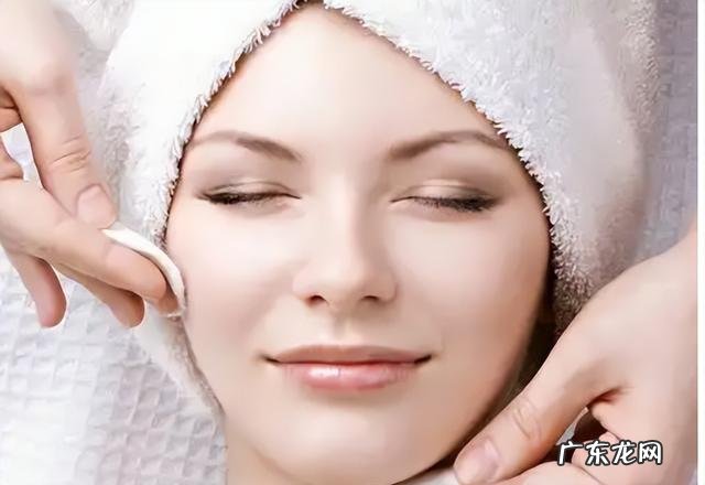 化妆总是卡粉浮粉不服帖容易脱妆