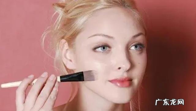 化妆总是卡粉浮粉不服帖容易脱妆