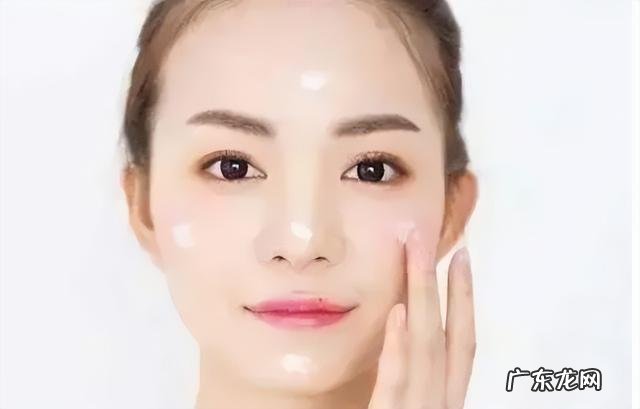 防卡粉浮粉起皮的正确化妆方法