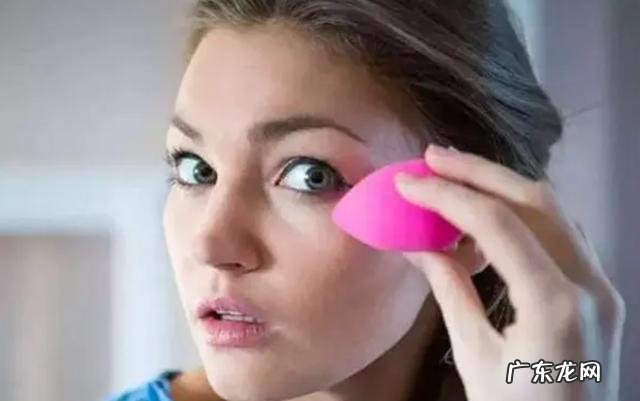 防卡粉浮粉起皮的正确化妆方法