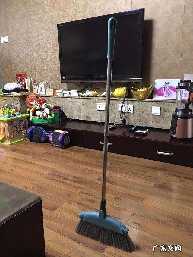 笤帚站立怎么回事