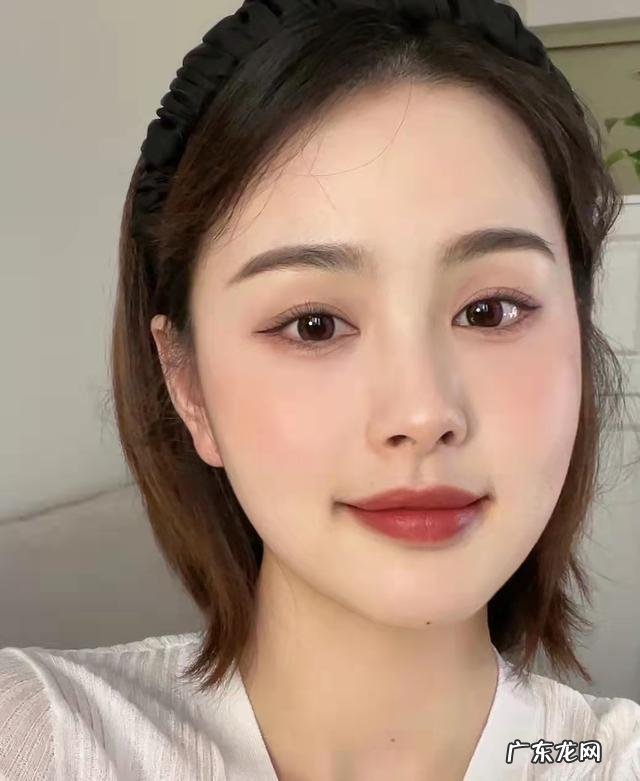 怎样化妆可以做到不容易卡粉脱妆