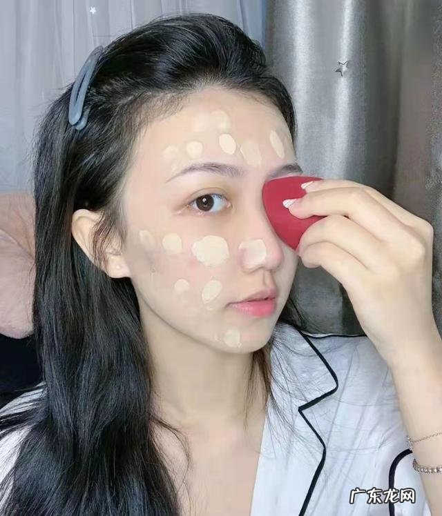 怎样化妆可以做到不容易卡粉脱妆