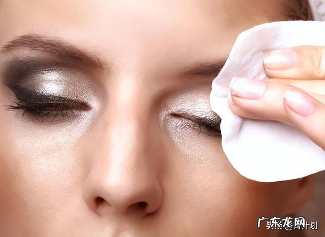 为什么不护肤反而上妆不脱妆