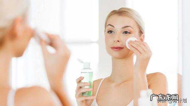 为什么不护肤反而上妆不脱妆