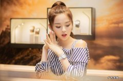 杨超越且听凤鸣演什么