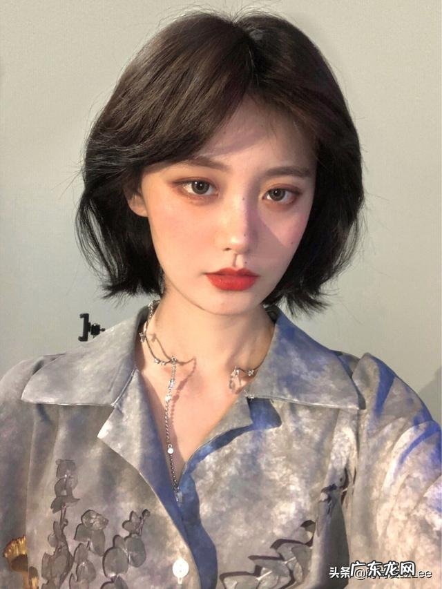 脸圆又大的女生适合什么发型