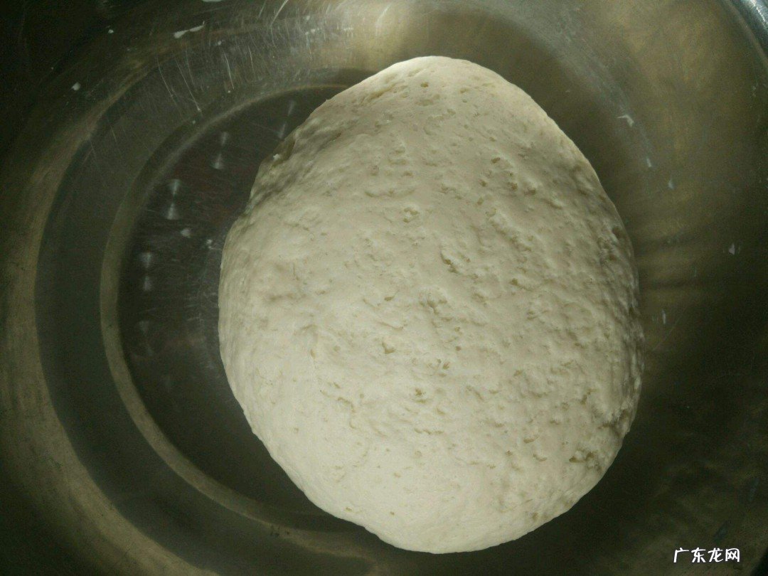 韭菜盒子怎么和面用放酵母吗