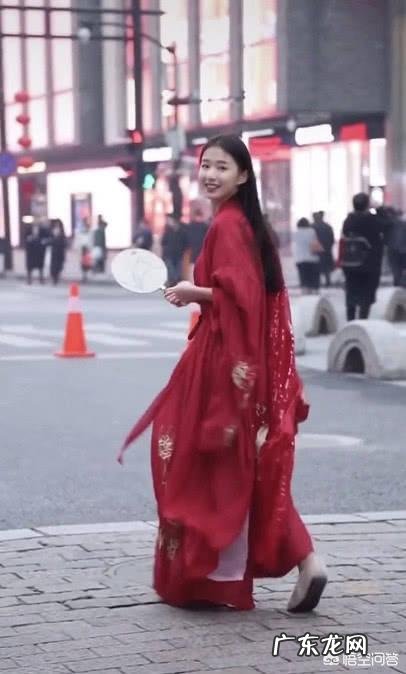 作为一个喜欢拍照的妹子，街拍你会选择什么服装出镜？