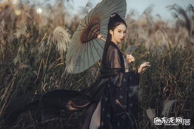 作为一个喜欢拍照的妹子，街拍你会选择什么服装出镜？