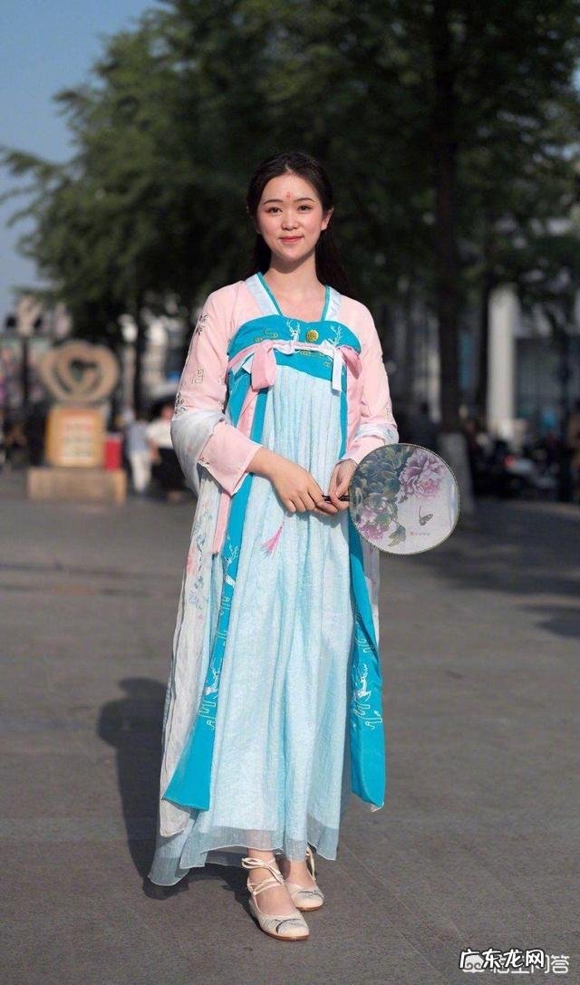 作为一个喜欢拍照的妹子，街拍你会选择什么服装出镜？