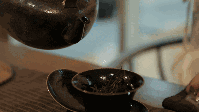 “喝茶能刮油减肥”真相是……