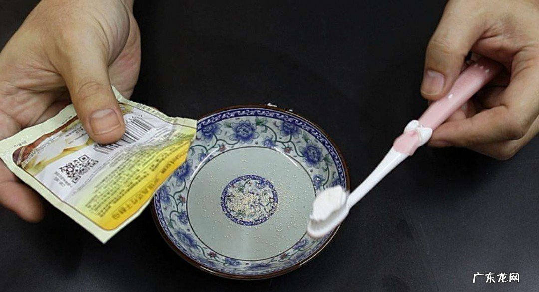 牙齿上的黑色污垢怎么能够清理掉