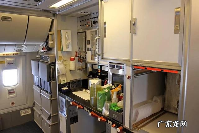 普通舱的空姐和头等舱的空姐的区别是什么