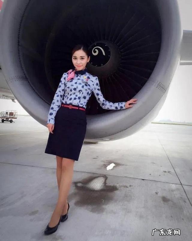 普通舱的空姐和头等舱的空姐服务是一样的吗