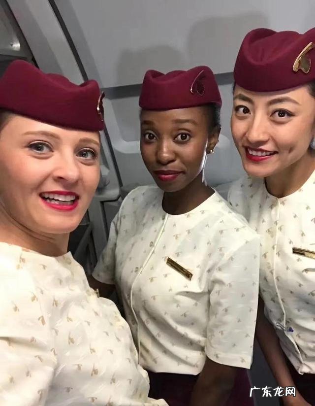普通舱的空姐和头等舱的空姐服务是一样的吗
