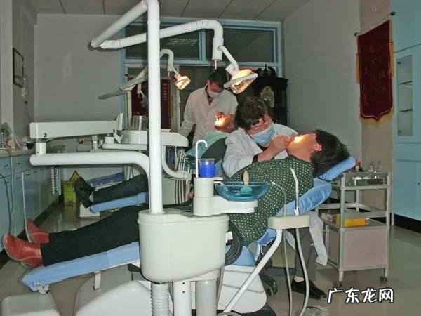 为什么街头牙科诊所拔牙100左右，正规大医院却要1000元