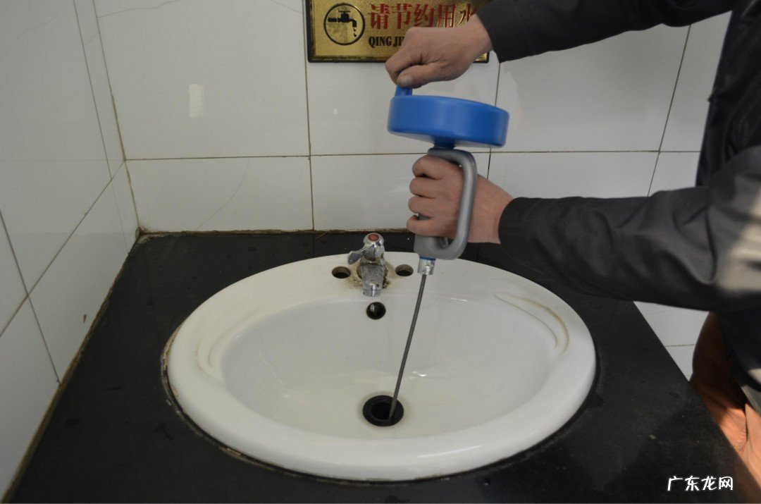 如何疏通下水管道