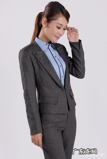 秋冬衣橱里的衣服该如何选择显气质的颜色和穿搭单品?