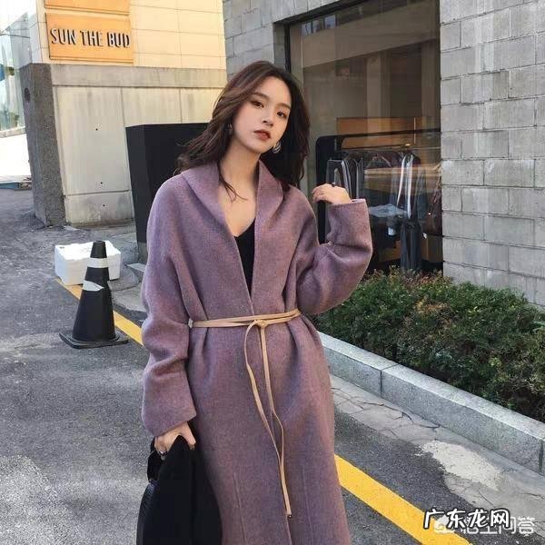 秋冬衣橱里的衣服该如何选择显气质的颜色和穿搭单品?