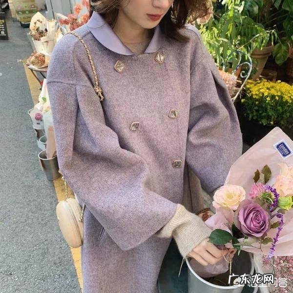 秋冬衣橱里的衣服该如何选择显气质的颜色和穿搭单品?