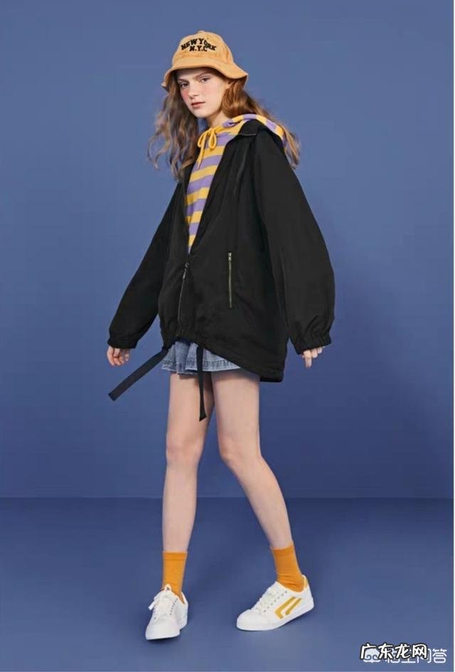 黑色棒球服怎么搭配好看?