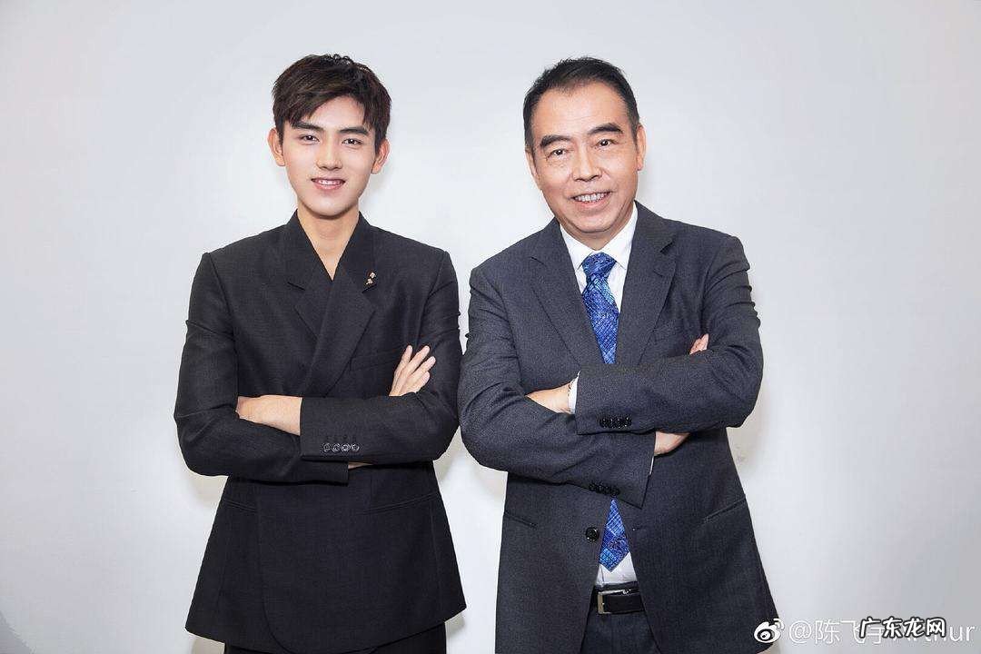 尘埃里开花讲的什么