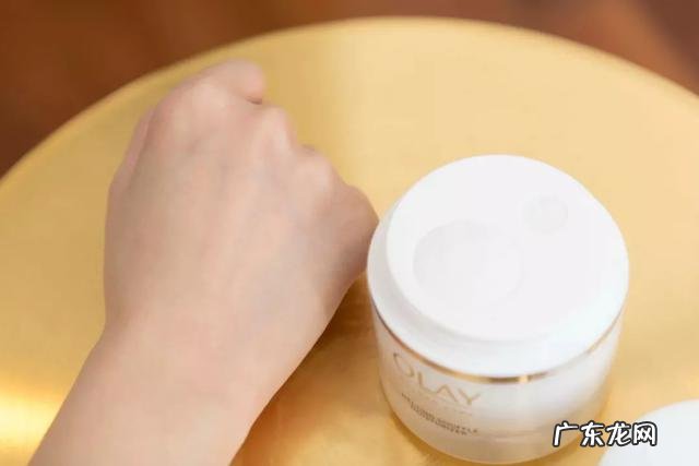 集美们,有什么特别好用的面霜推荐嘛,偏向于提亮肤色的那种