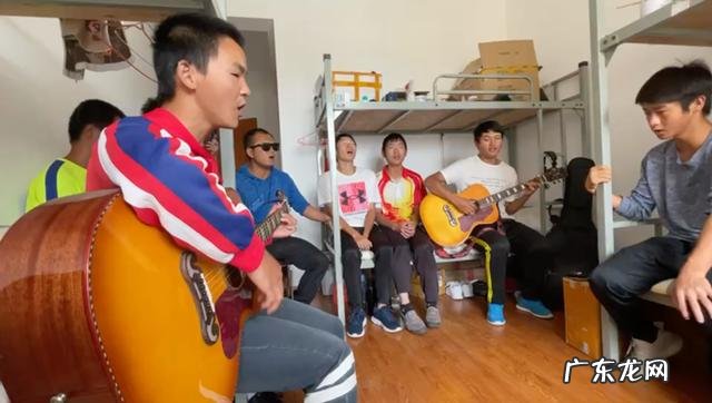 盲人如何踢足球比赛