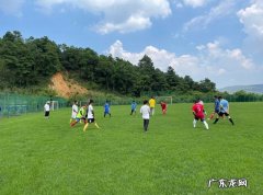 盲人如何踢足球比赛