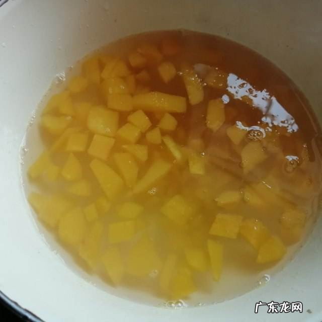 黄桃熬白凉粉制作方法