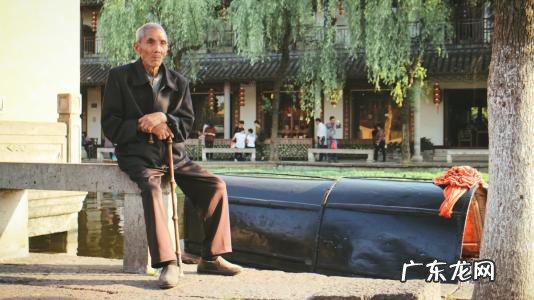 上面一个他下面一个心读什么