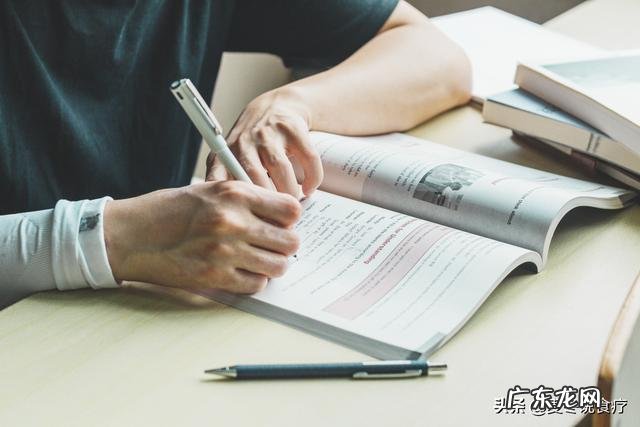 “读书”和“看书”有何区别？哪个的作用更大？