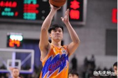 董瀚麟被李秋平换下后直接离场，这是为什么？