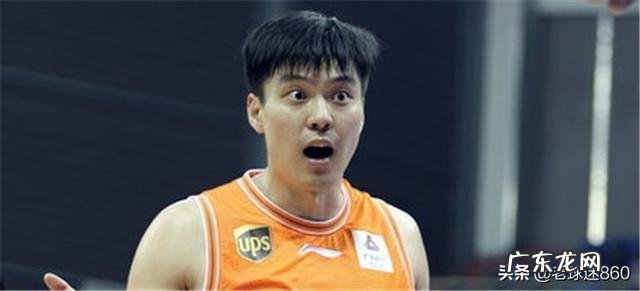 董瀚麟被李秋平换下后直接离场,这是为什么?