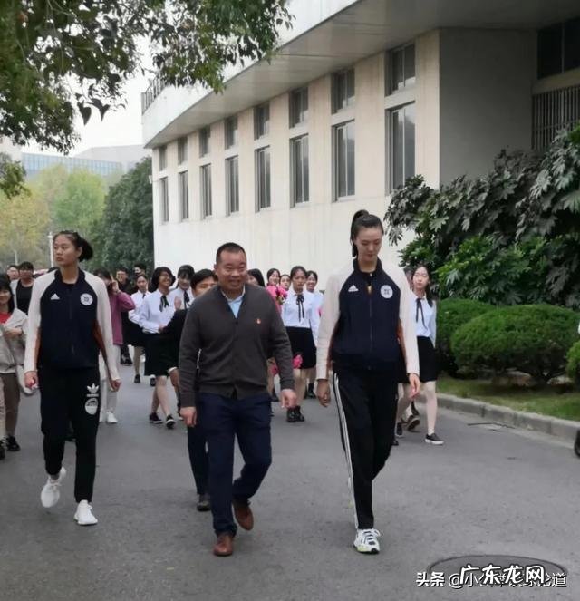 张常宁开法拉利回校,又搭着龚翔宇归队集训,你怎么看这一情况?这法拉利是她买的吗?