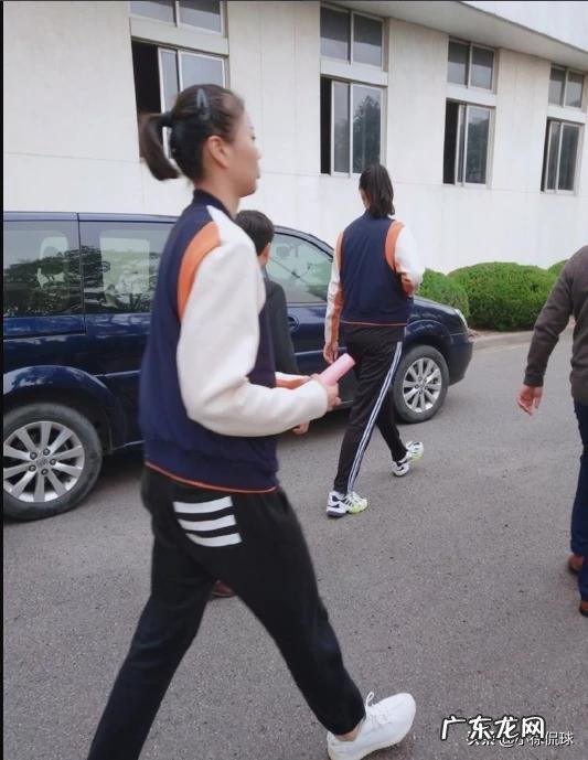 张常宁开法拉利回校,又搭着龚翔宇归队集训,你怎么看这一情况?这法拉利是她买的吗?