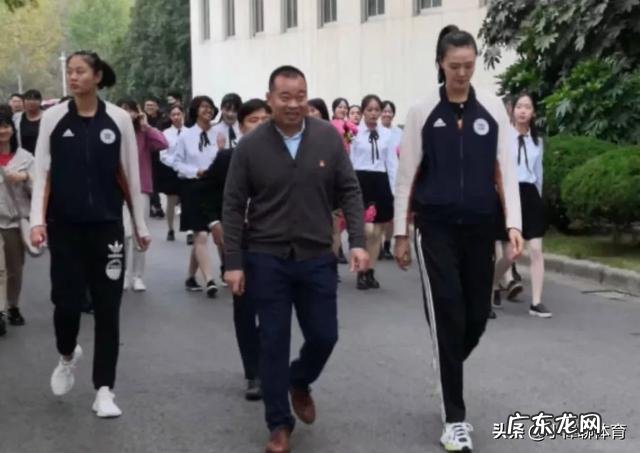 张常宁开法拉利回校,又搭着龚翔宇归队集训,你怎么看这一情况?这法拉利是她买的吗?