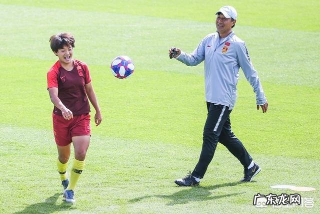 中国女足公布新一期集训名单,王霜需要竞争上岗,这是球员个人能力问题还是教练能力问题?