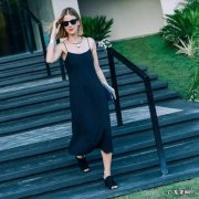 吊带裙穿搭夏天