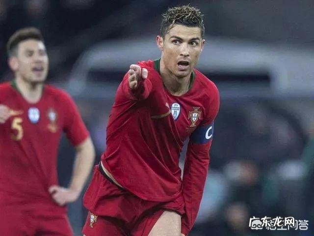 “绝代双骄”梅西、C罗在世界杯淘汰赛首轮双双战败出局,为什么会这样?