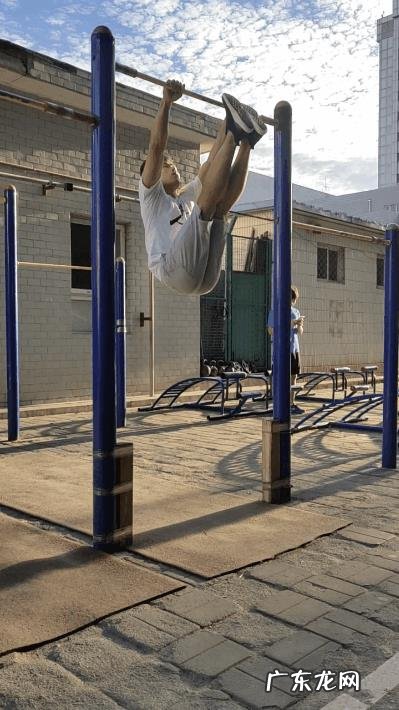 吊单杠卷腹对减去腹部脂肪和锻炼腹肌效果好吗？有哪些需要注意的问题？