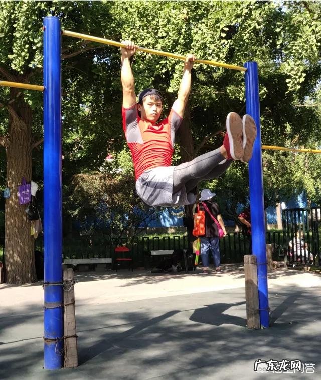 吊单杠卷腹对减去腹部脂肪和锻炼腹肌效果好吗？有哪些需要注意的问题？