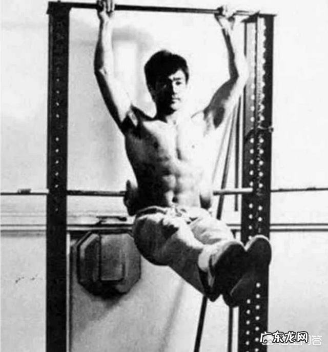 吊单杠卷腹对减去腹部脂肪和锻炼腹肌效果好吗？有哪些需要注意的问题？