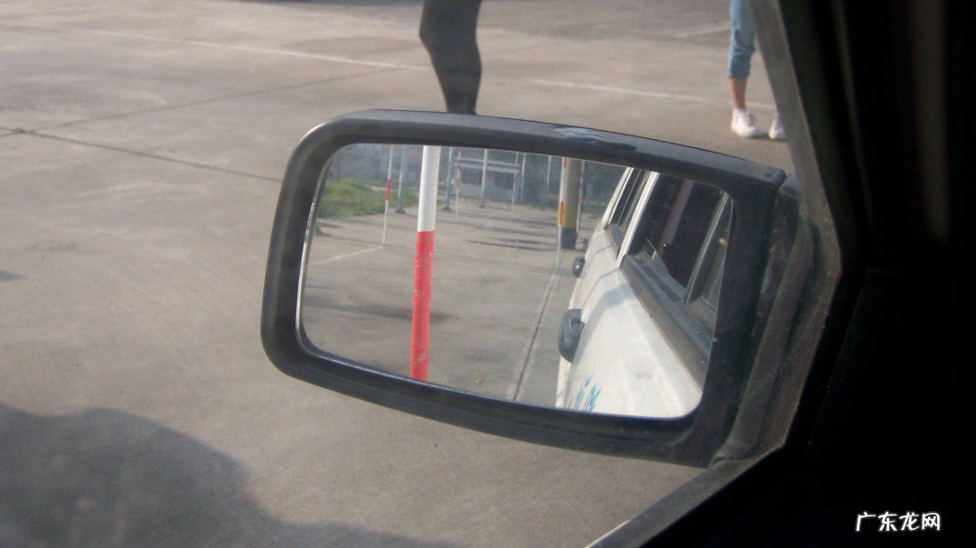 倒车入库怎么判断太宽