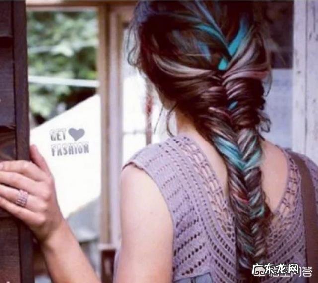 怎样扎头发会显得头发很多很蓬松呢?