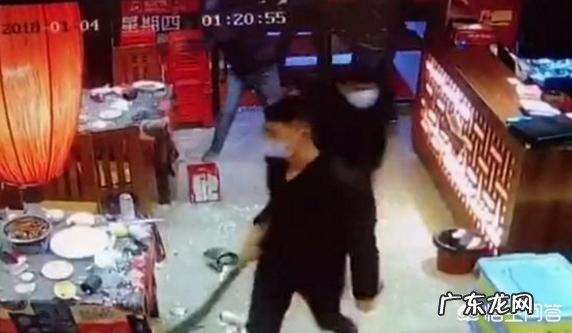 拿长刀打砸桂林红灯笼龙虾大排档,到底吃饭吃出多大的纠纷?